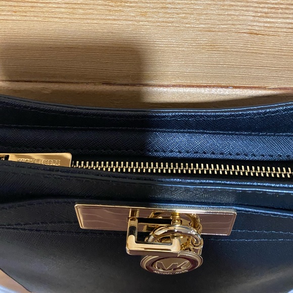 NWT Michael Kors Genuine Saffiano Leather Padlock Crossbody Bag - Picture 8 of 11